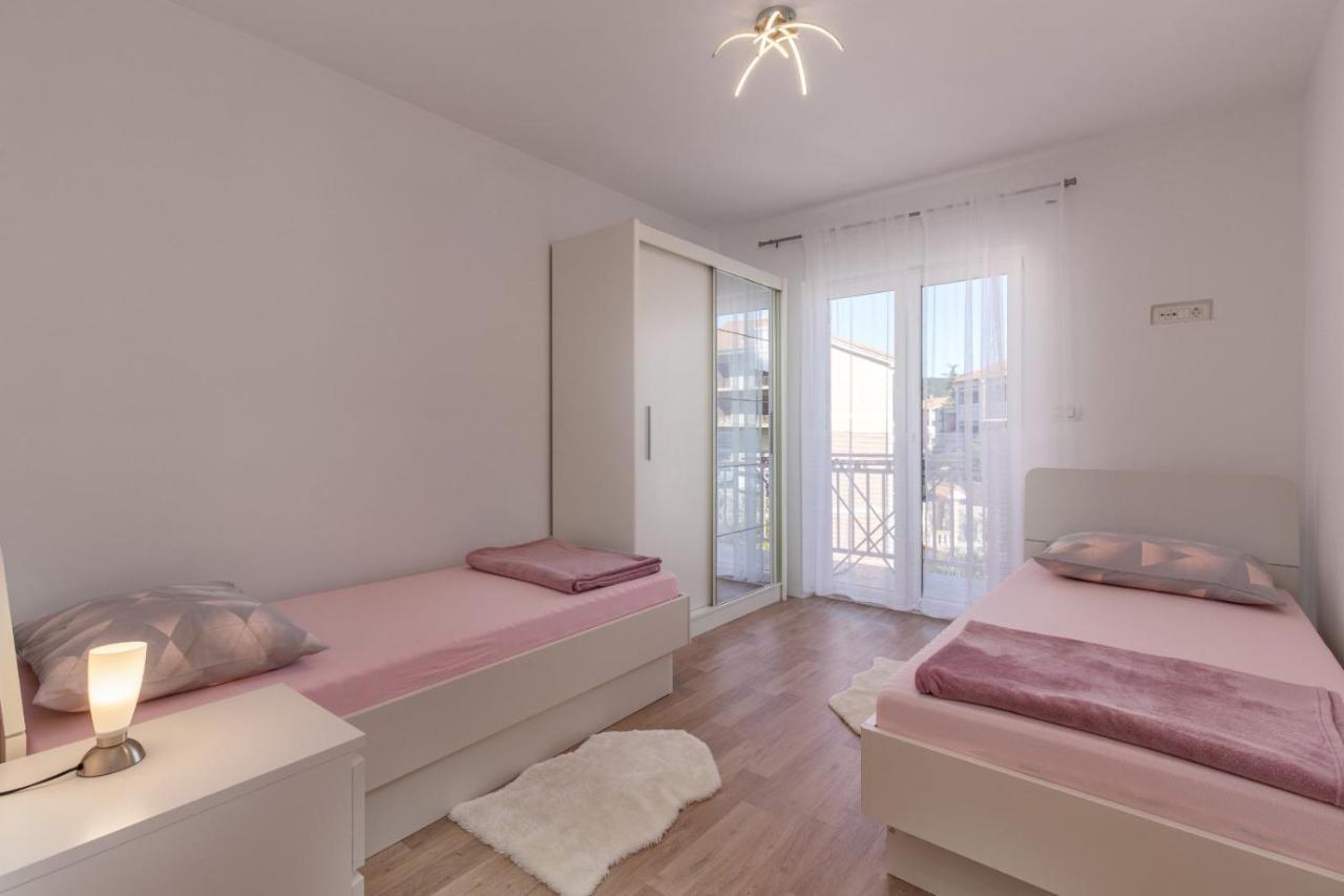 Apartmani Nicol Crikvenica Buitenkant foto